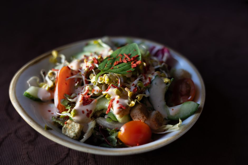 A Kinder Approach to Sustainable Weight Change Versus Crash Diets, Day by Day